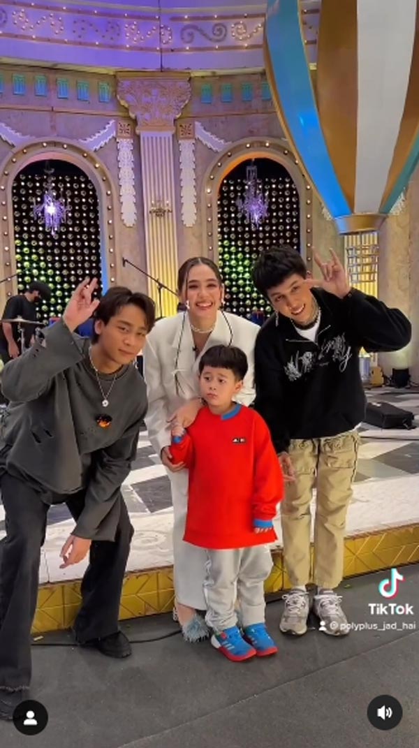 น้องสายฟ้า น้องพายุ Paper Planes