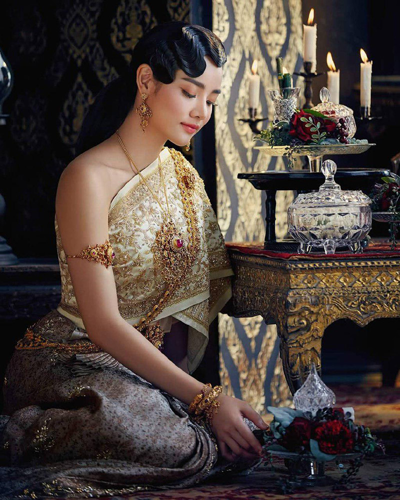 ดาราใส่ชุดไทย