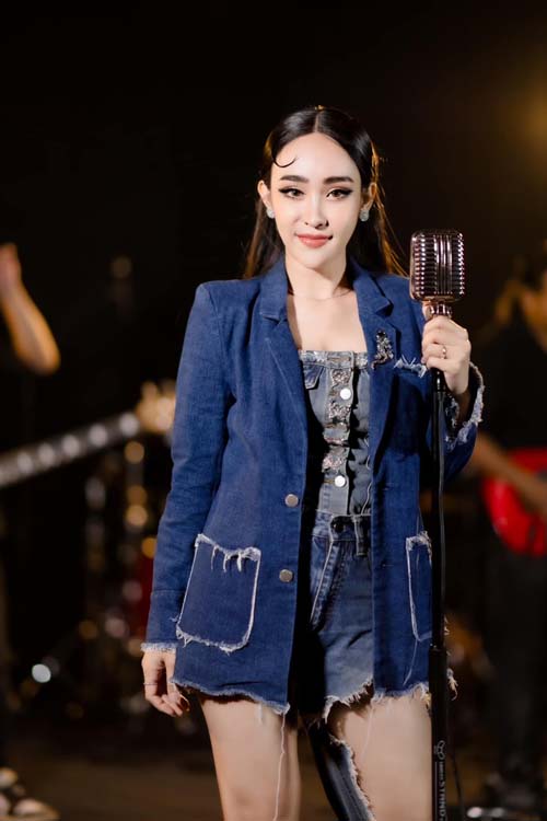 กิ๊ก รุ่งนภา 