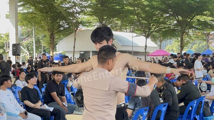 ริว วชิรวิชญ์ สมัครทหาร