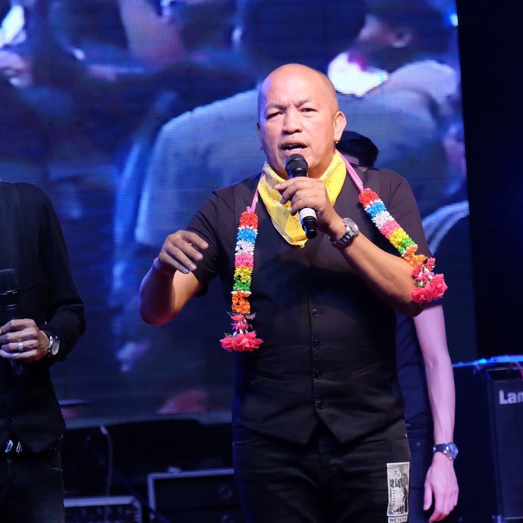 ค่อม ชวนชื่น