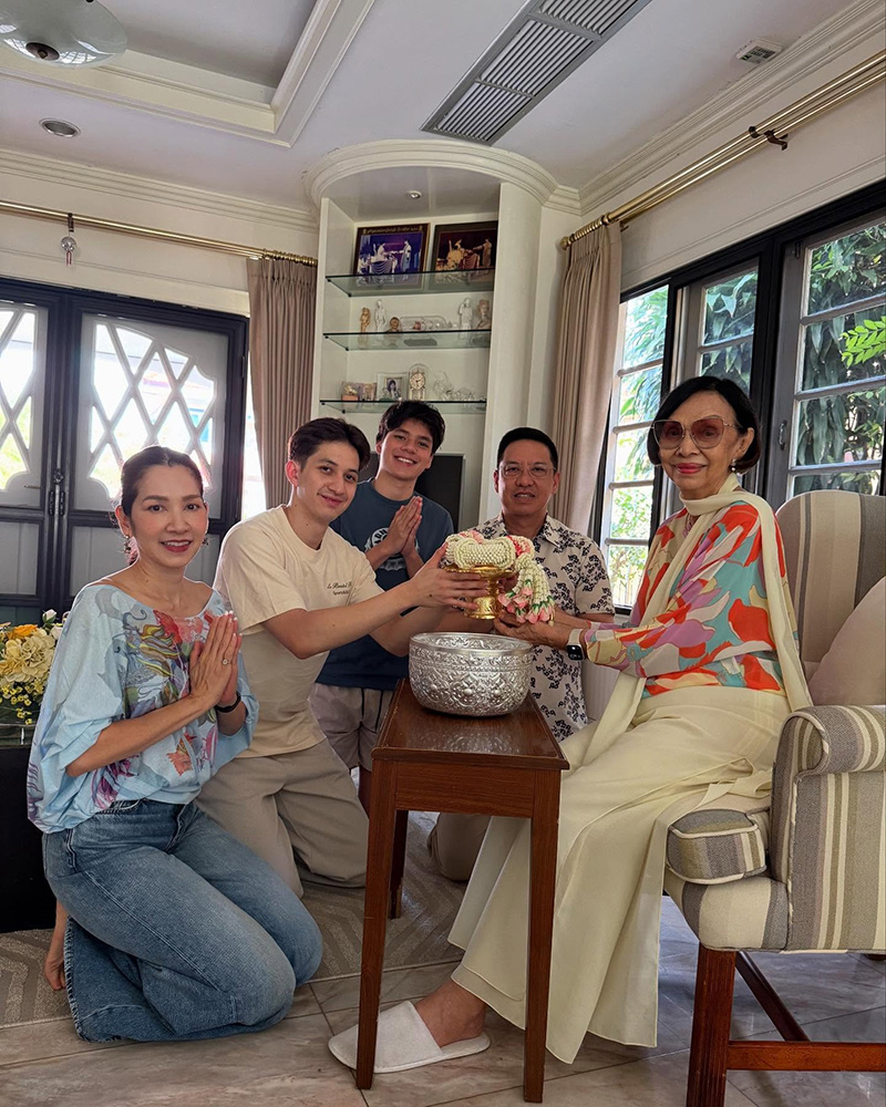 นุสบา เผยโมเมนต์ซึ้ง น้องกันต์ กราบพ่อแม่หลังเรียนจบ