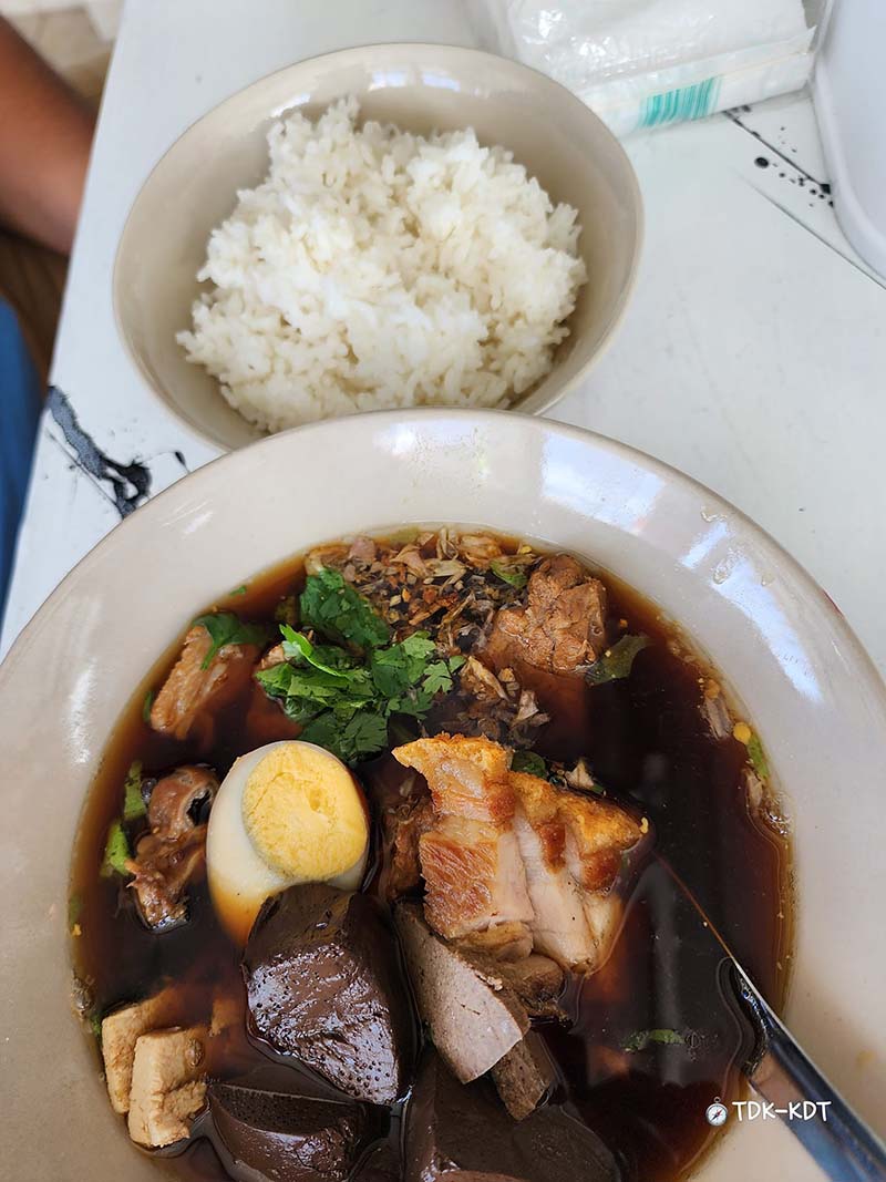 ก๋วยจั๊บโบราณ by ชาออม ภูเก็ต