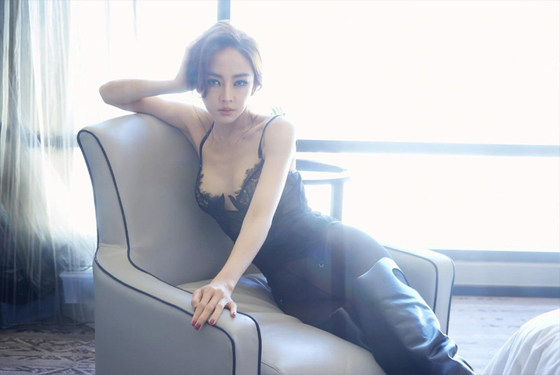 เป้ย ปานวาด กับ 15 แฟชั่นสไตล์เซ็กซี่ สวยเปรี้ยวจนใคร ๆ ก็ต้องเหลียว