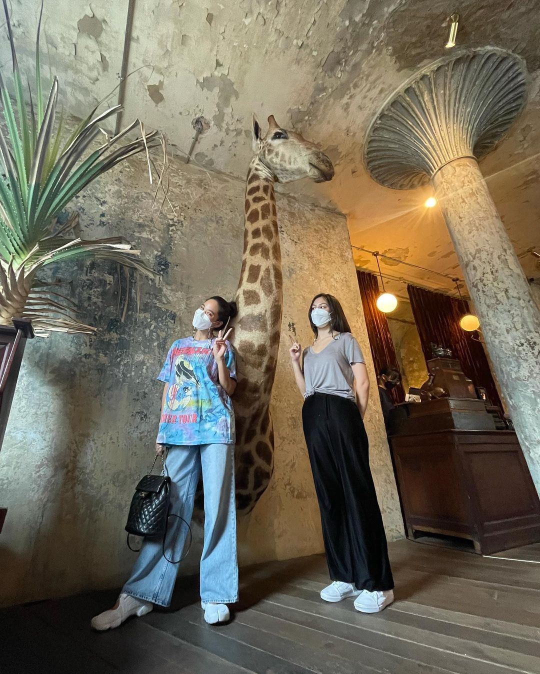 พลอย เฌอมาลย์ 