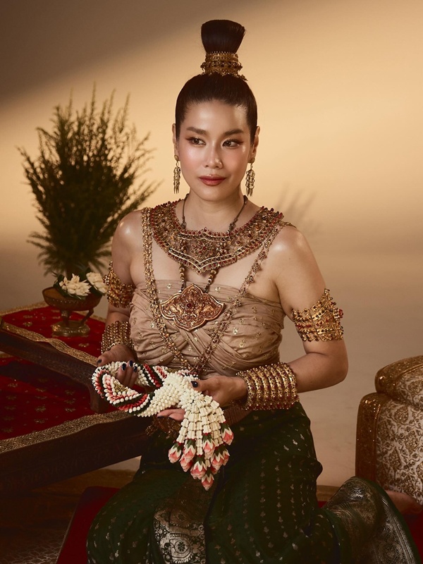 กบ พิมลรัตน์ แต่งชุดไทย สุริโยไท