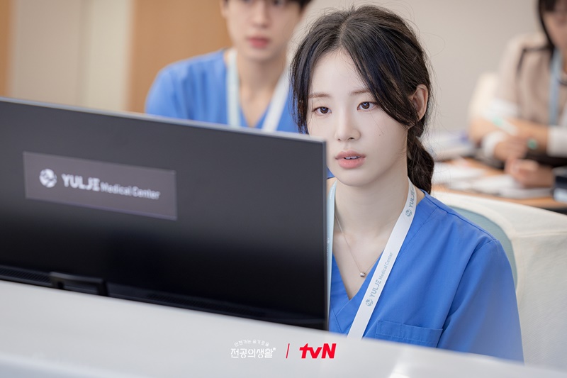 Resident Playbook เพลย์บุ๊คชุดกาวน์ ซีรีส์เกาหลี