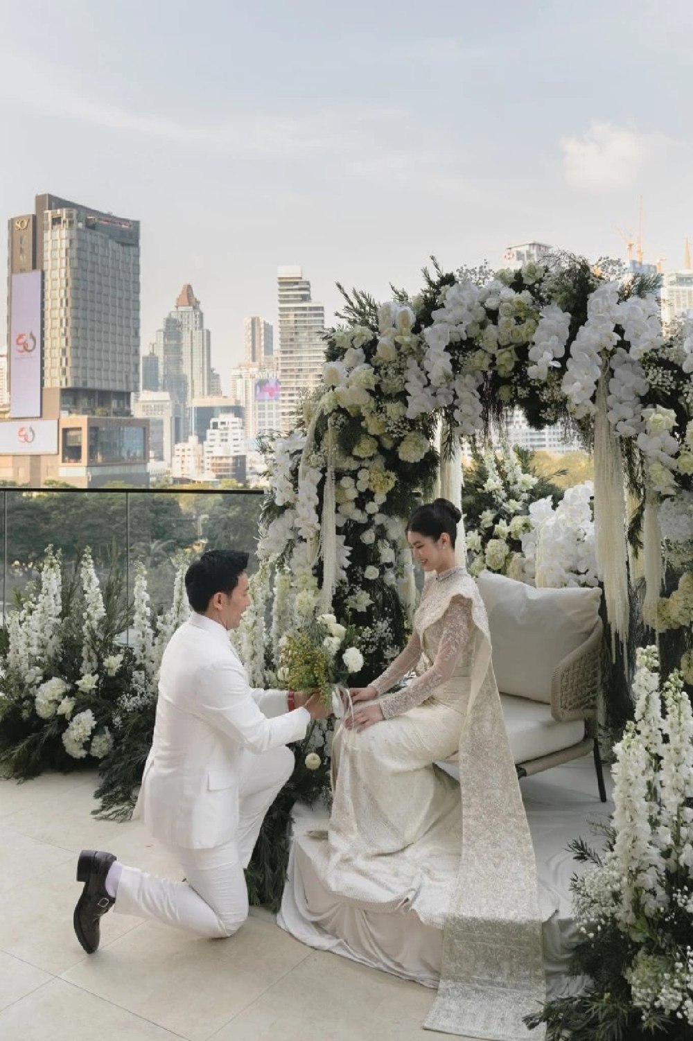 หมอสอง นพรัตน์ น้องออน สมฤทัย แต่งงานหวานชื่น ฉลองสมรสพระราชทาน