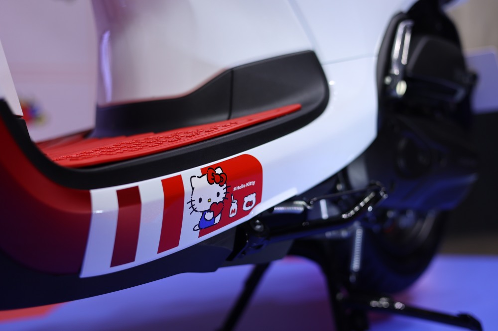 honda scoopy hello kitty