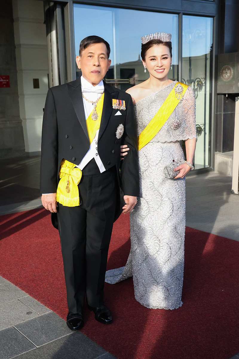 ในหลวง - พระราชินี