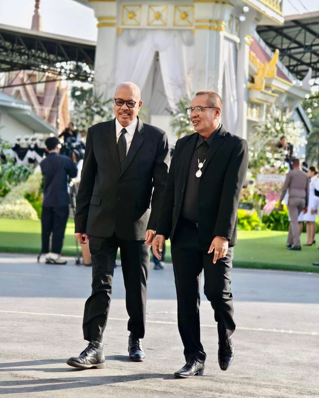 โน้ต เชิญยิ้ม 