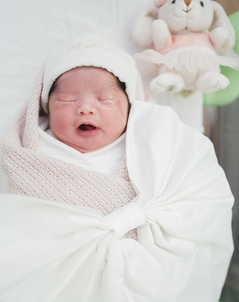 เปิดภาพแรก น้อง FREYANA ทายาทคนดัง น้องออน หมอสอง