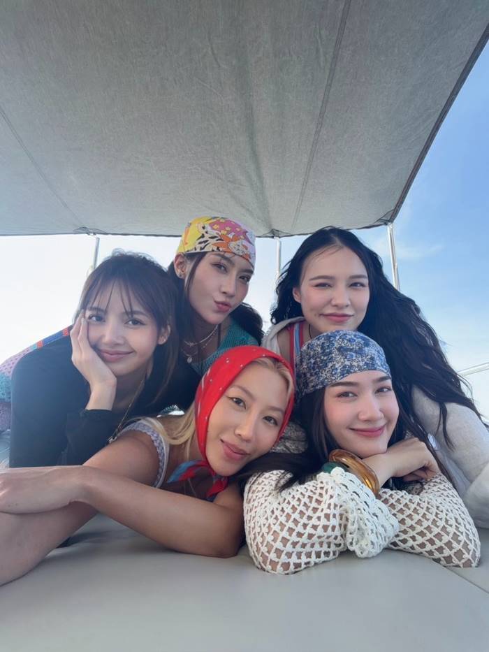 ลิซ่า BLACKPINK ล่องเรือภูเก็ต เดียร์น่า เชอรีน 