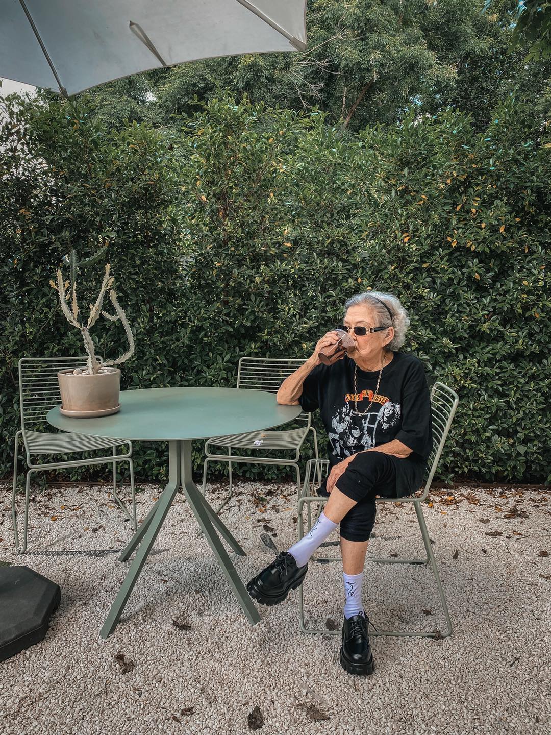 คุณยายหงส์ทอง