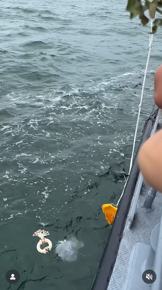 บอย - หน่อง - ภัทร์ - วันใหม่ ลอยอังคารส่ง คุณแม่งามทิพย์