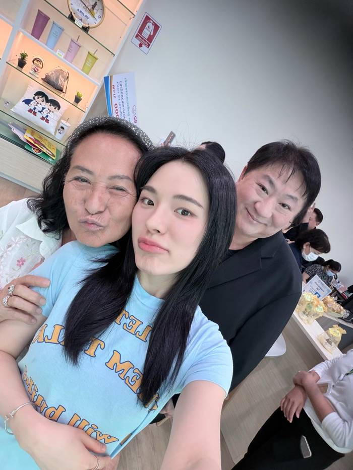 ปันปัน - ครอบครัว บริจาค 2.5 ล้าน   ให้ รพ. 