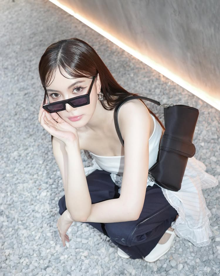 มุก วรนิษฐ์ ใส่บิกินี่สีชมพู แชะภาพอวดหุ่นเซ็กซี่ ทำทะเลมัลดีฟส์เดือด