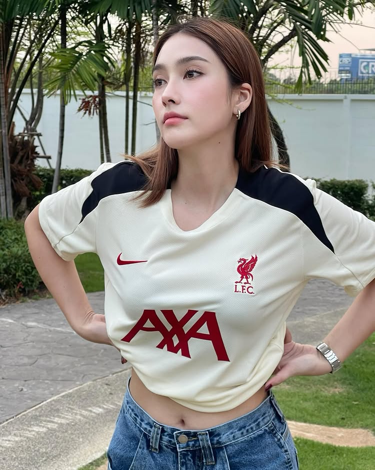 ฮาน่า ลีวิส สาดซีนแซ่บ อวดหุ่นเผ็ดไฟลุก ด้วยชุดบิกินี่สีแดงสด