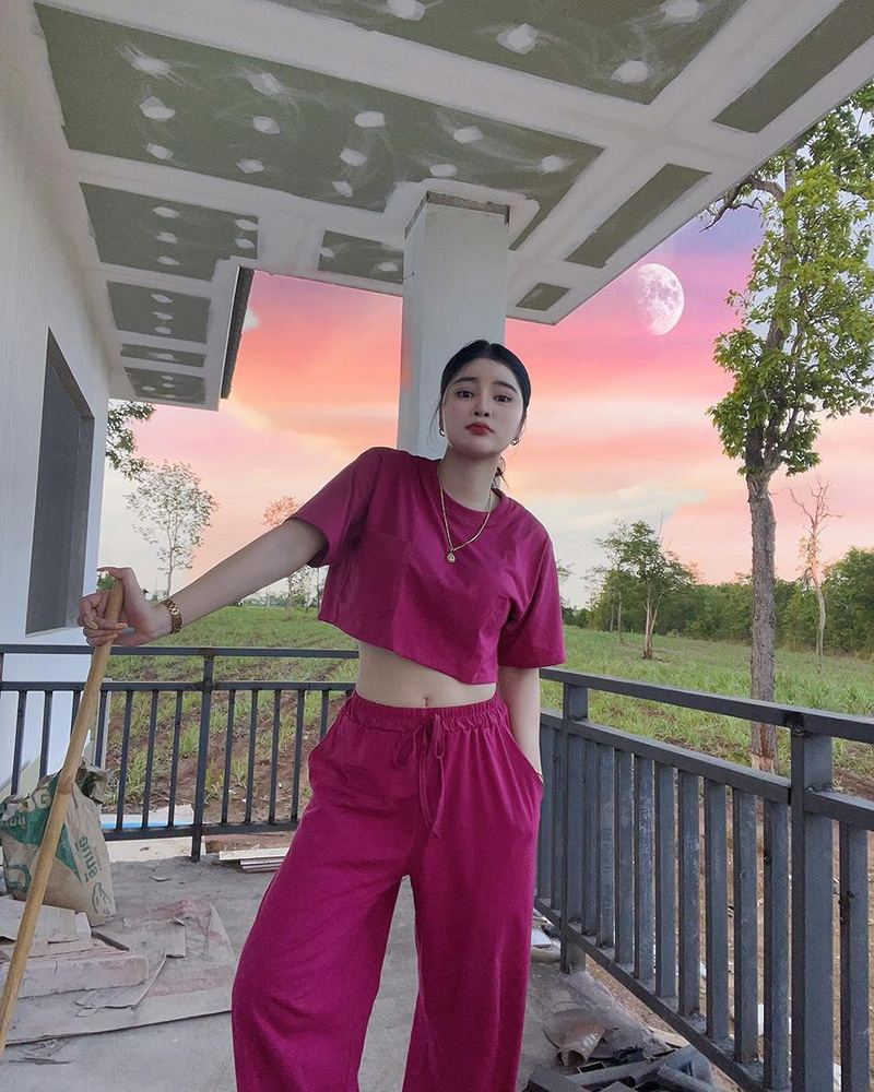 เอ๋ มิรา 