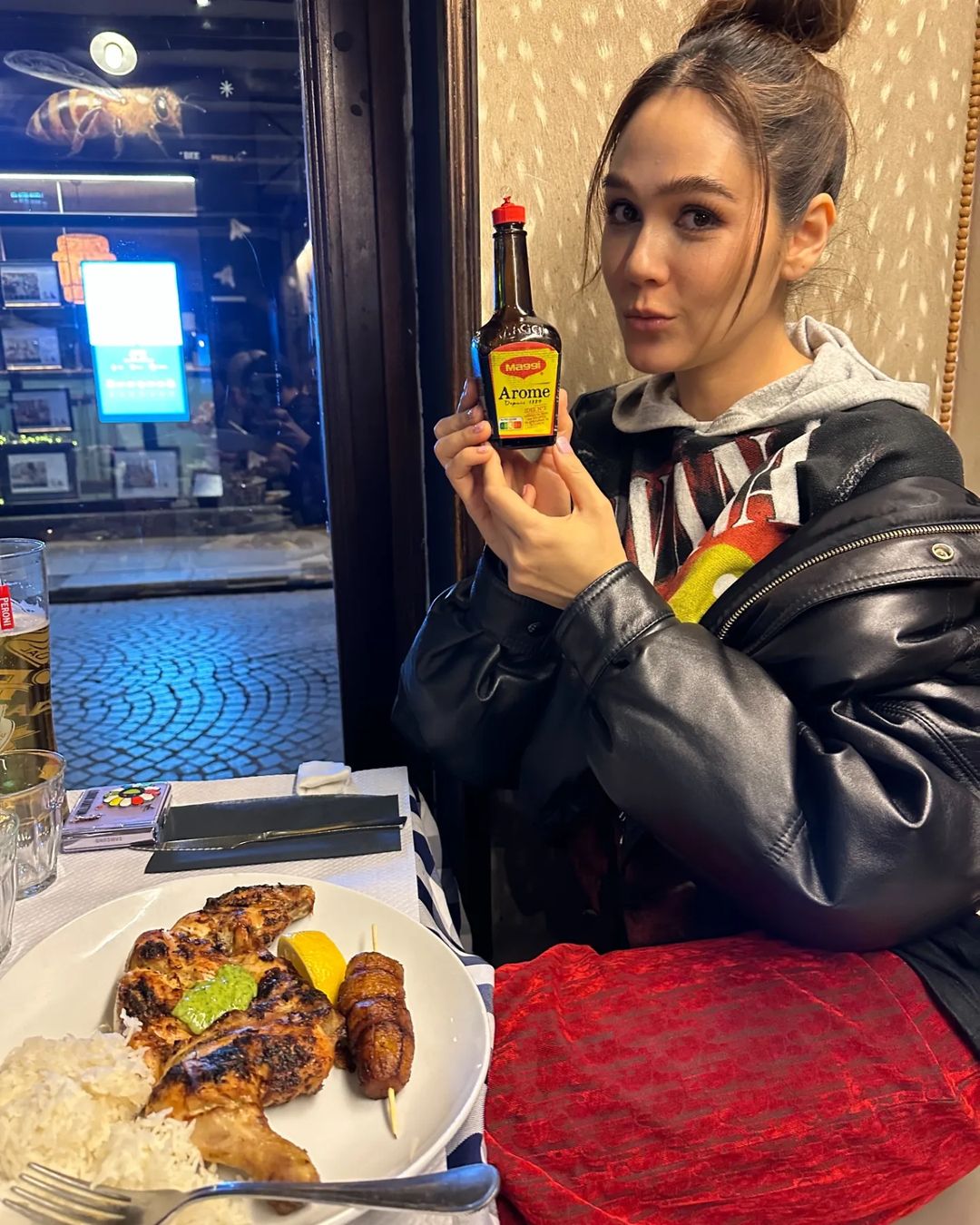 ชมพู่ อารยา