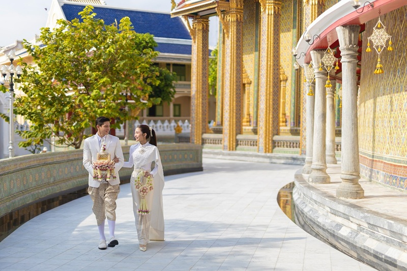 มายด์ ลภัสลัล ควง พาย สุนิษฐ์ เข้าพิธีมงคล