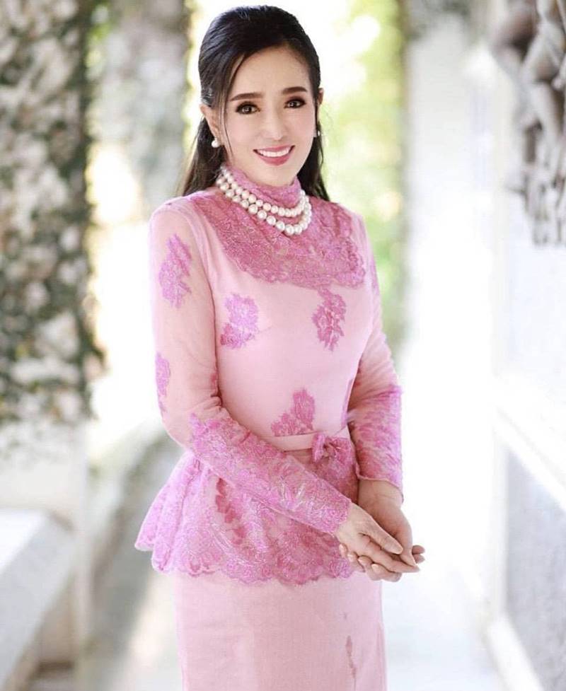 อาภัสรา หงสกุล 