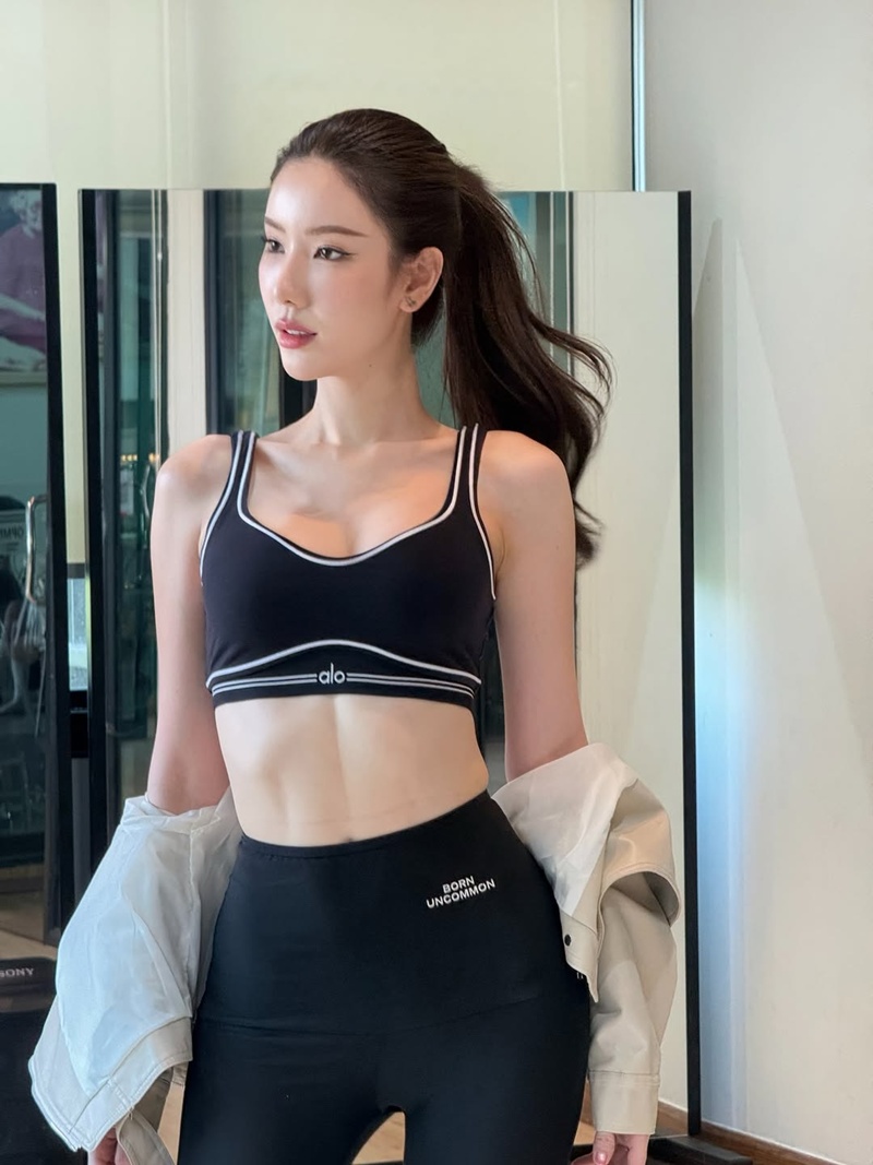 บุ๊ค ธีรชยา