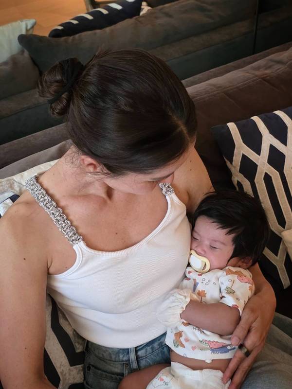 แอน ทองประสม เปิดภาพอุ้มเบบี๋ครั้งแรก