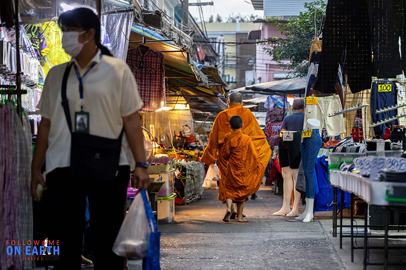 ตลาดตรอกหม้อ เสาชิงช้า