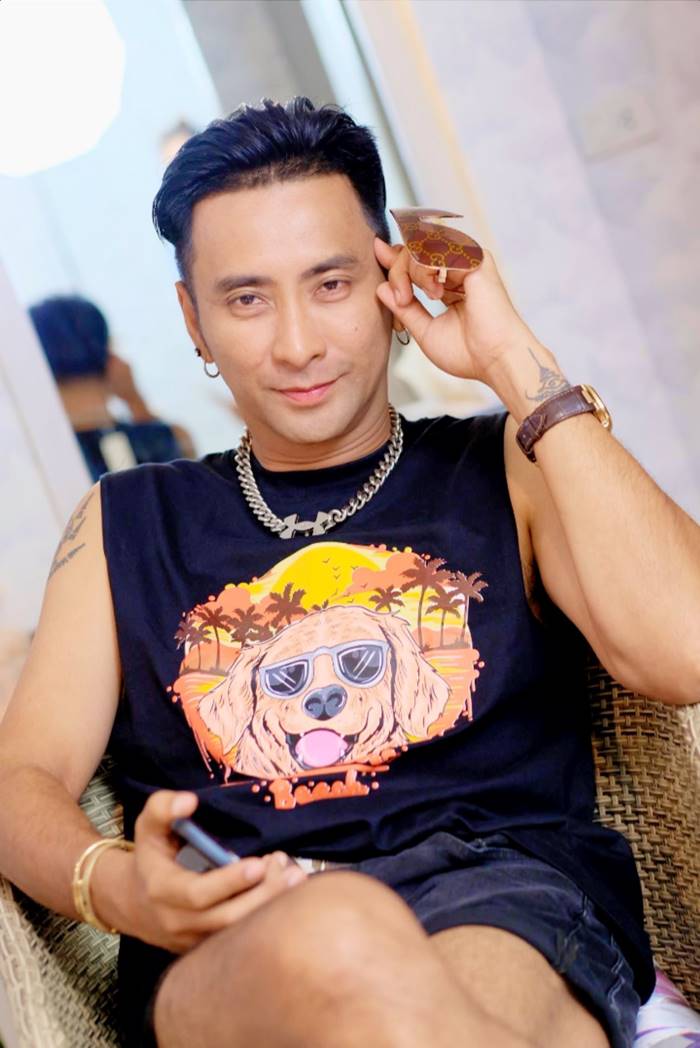 บอล เชิญยิ้ม