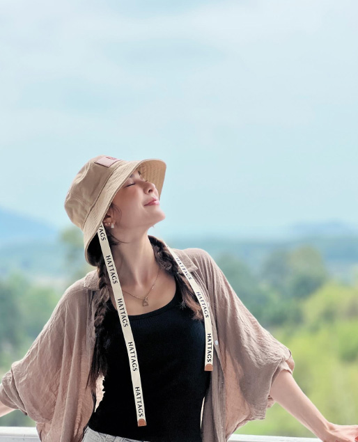 โบว์ เบญจวรรณ แต่งตัวไปน้ำตก