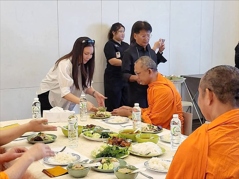 นักร้อง ร่วมทำบุญรำลึก เต๋อ เรวัต พุทธินันทน์