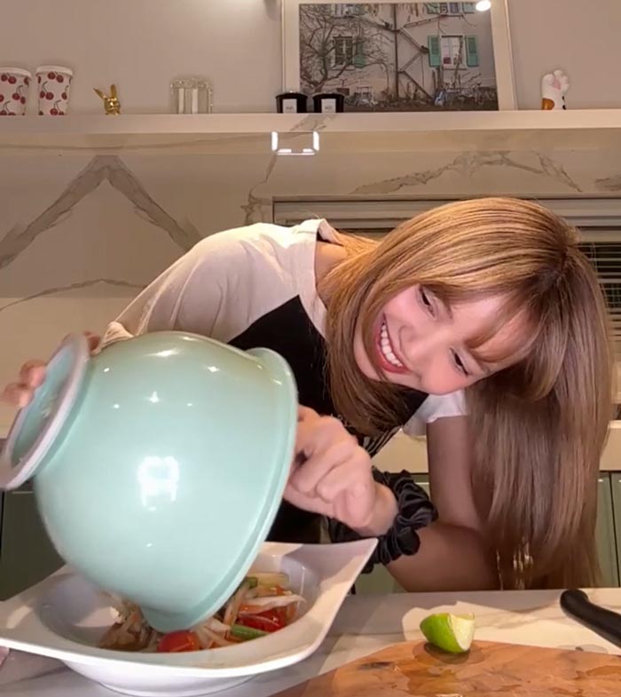 ลิซ่า ตำส้มตำ