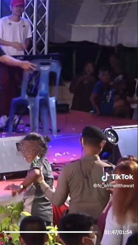 เอม ตามใจตุ๊ด โดนยายเมาป่วนคอนเสิร์ต