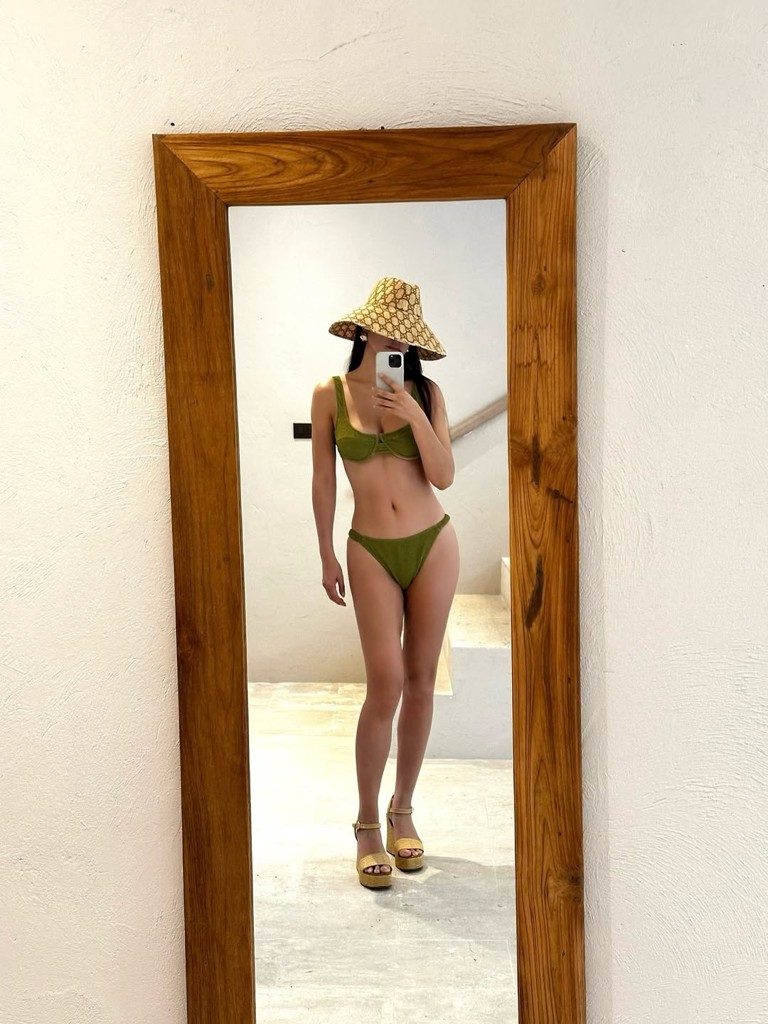 เอมมี่ มรกต