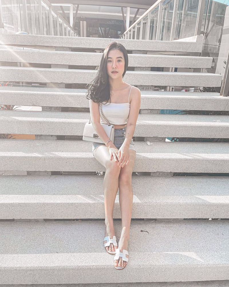 พลอย มงกุฎเพชร