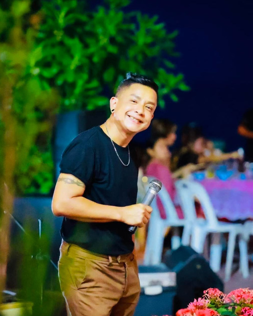 จั๊กกะบุ๋ม เชิญยิ้ม ประวัติ