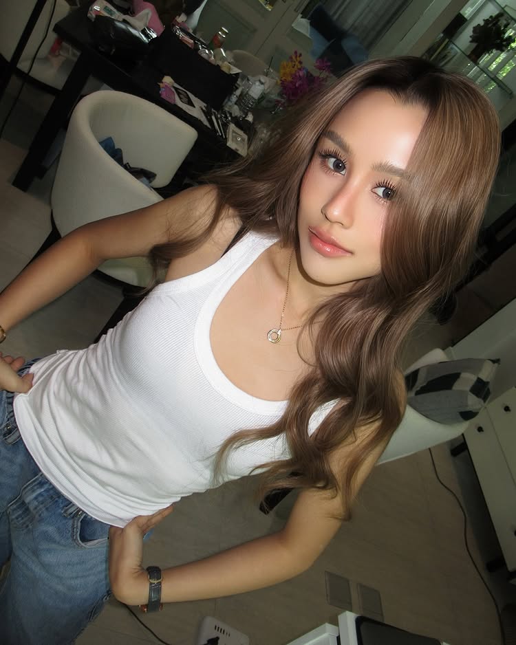ลิลลี่ ภัณฑิลา ปล่อยภาพเด็ด ! ใส่ทูพีซตัวน้อยแชะภาพกลางขุนเขา 