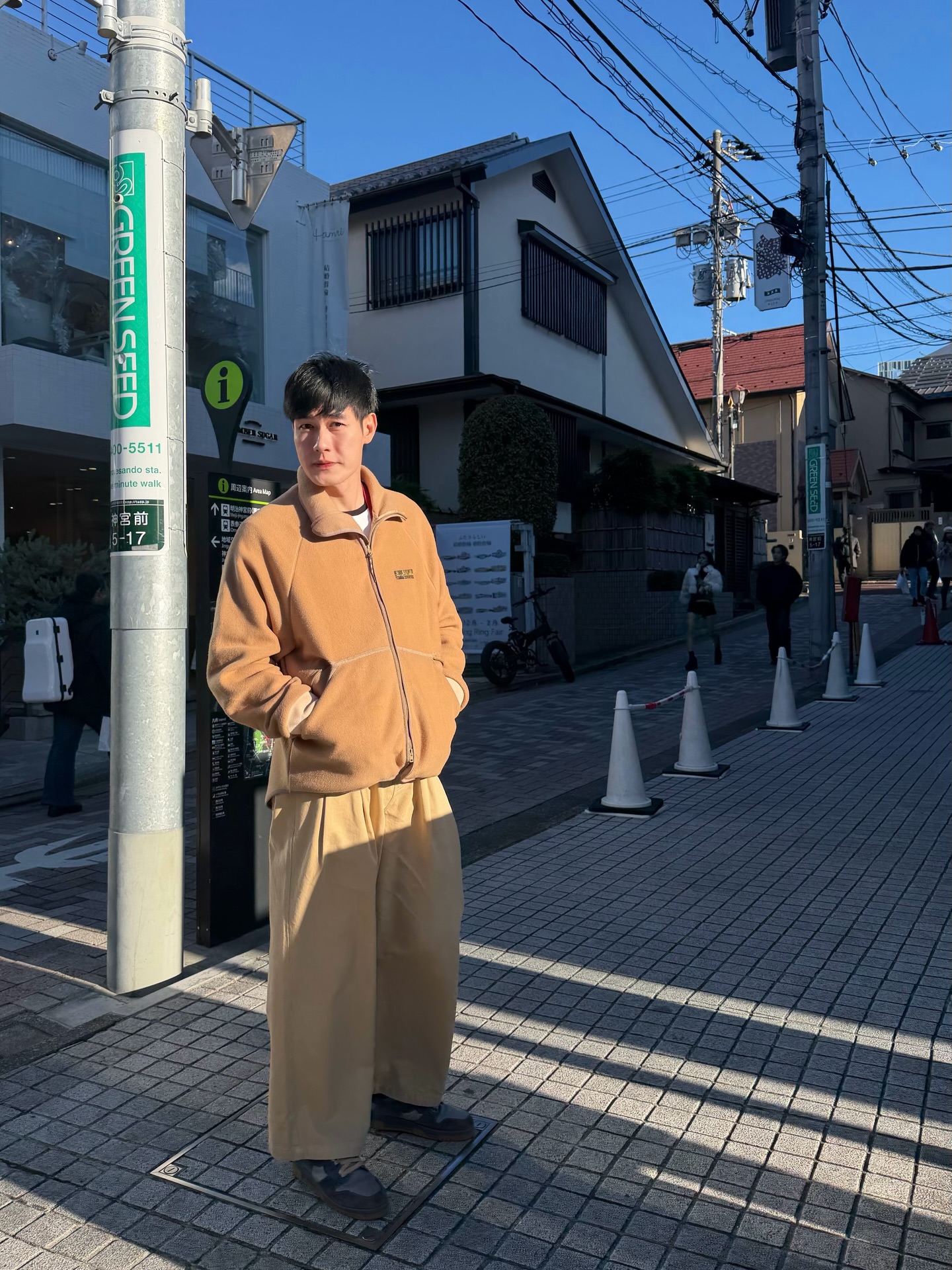 หน่อง ธนา