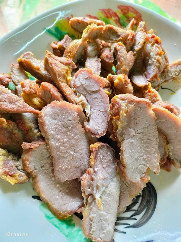 ผัดมะเขือยาวใส่หมูทอด อาหารไทย สูตรอาหาร