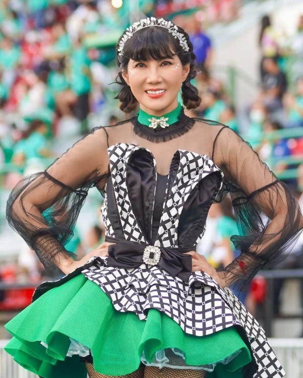 แก้ว อภิรดี