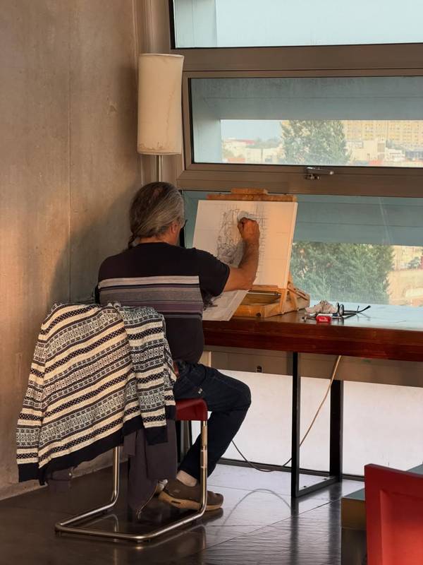 เต้ย จรินทร์พร รีวิวห้องสมุดสุดโปรด แต่ช็อตนี้แฟนหนุ่มแย่งซีน