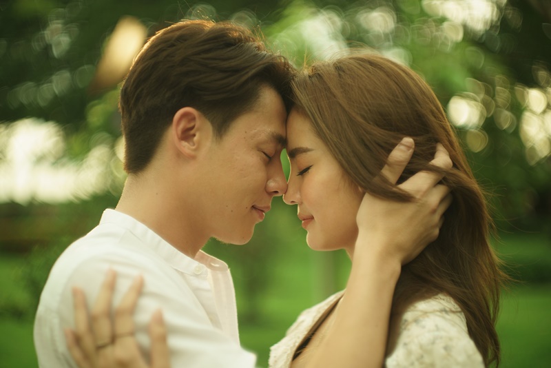 ใต้เงาตะวัน