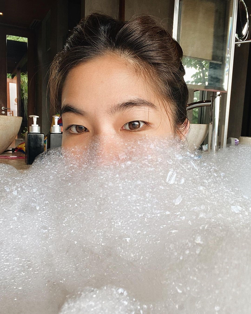 ก้อย อรัชพร ดาราชุดว่ายน้ำ