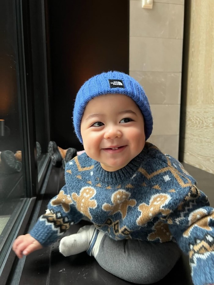 แพทริเซีย พาน้องเอลิเซีย และน้องแพทริค สัมผัสหิมะที่ญี่ปุ่น