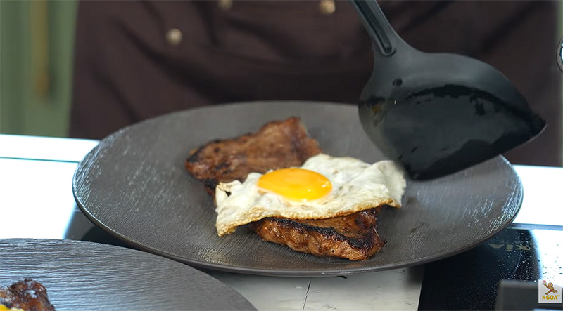 บ้านชาคริต