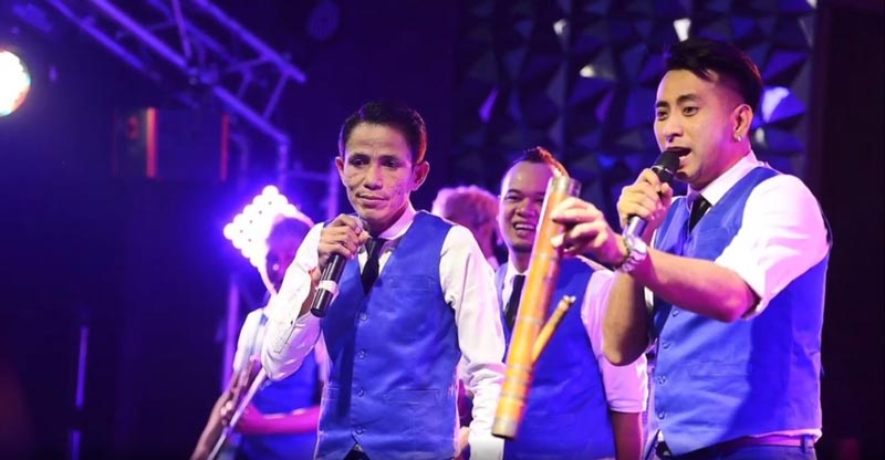 บอล เชิญยิ้ม โรเบิร์ต สายควัน