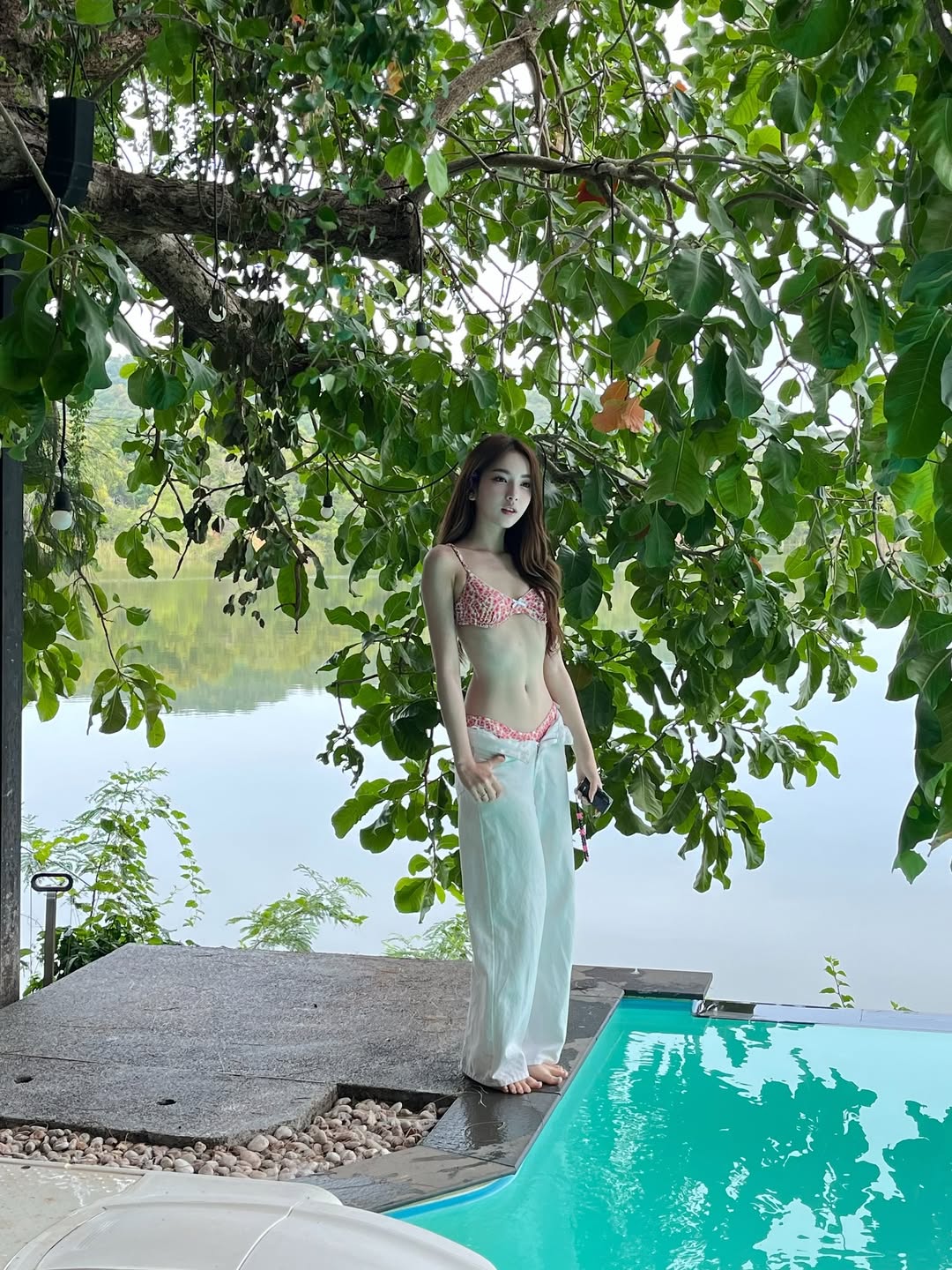 เอ็มม่า มาร์ตินี่ นางงามดีกรีนักร้องเกิร์ลกรุ๊ป O'Daisy