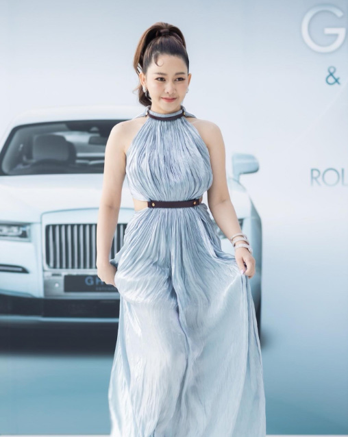 เมย์ ดร.วาสนา อินทะแสง ประวัตินักธุรกิจสาวสวย รวย เก่ง เจ้าของ Rolling Round