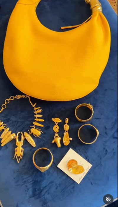 ชมพู่ อารยา เสิร์ฟลุคใหม่นำเทรนด์ เมนต์สนั่นกระเป๋าแม่โคฟเข้าพรรษา